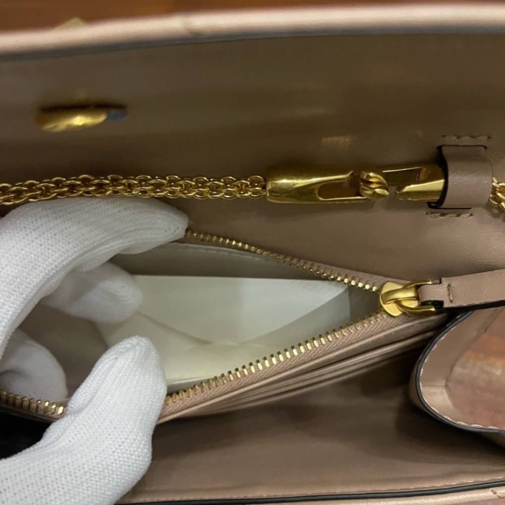 NEW‼️ Valentino Garavani - Picture 9 of 17